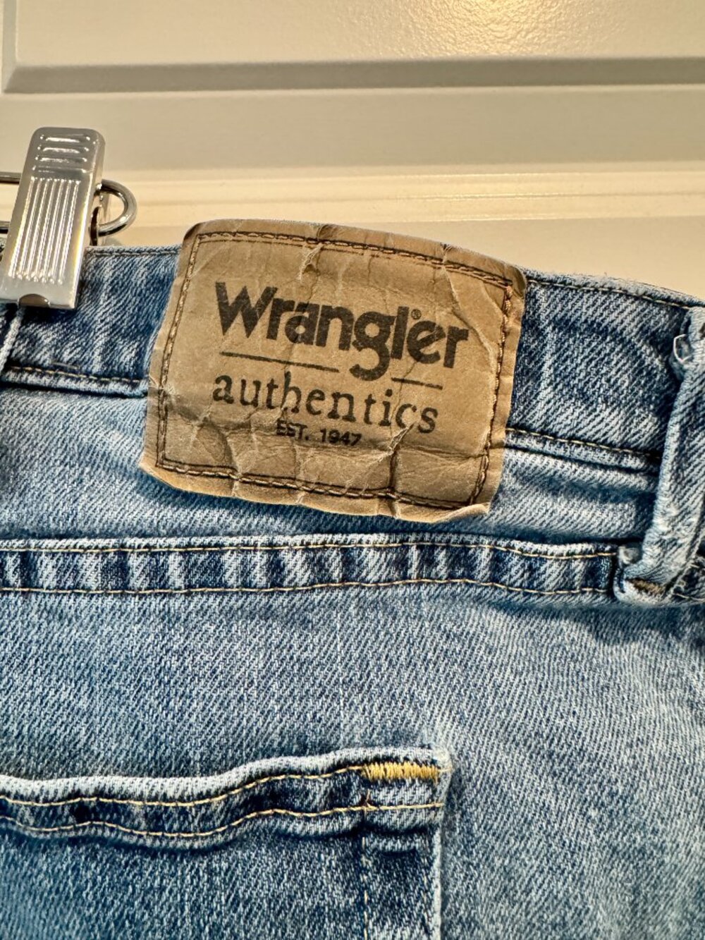 Wrangler Authentics Men’s Comfort Flex Waist Relaxed Fit Jeans 46x30 Light Blue - Picture 5 of 7